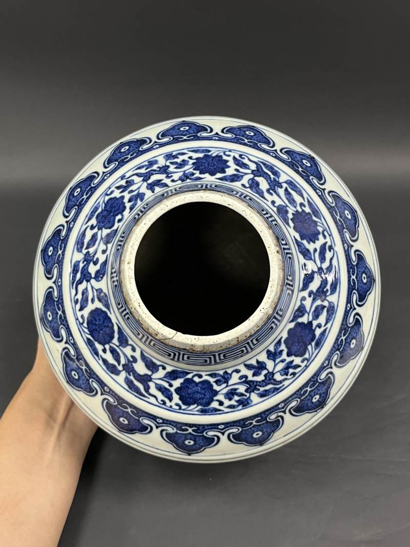 清光绪 青花缠枝莲纹赏瓶 - 图5
