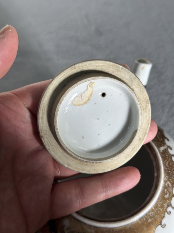 清乾隆 粉彩花卉描金茶壶 - 图9