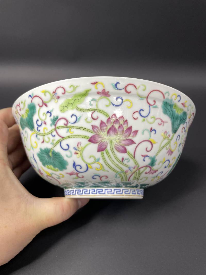 清光绪 内青花外粉彩荷塘图大碗 - 图2
