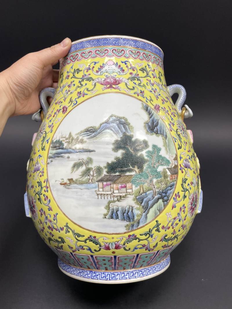清晚期 黄地粉彩缠枝花卉开光山水人物纹福寿如意耳尊 - 图4