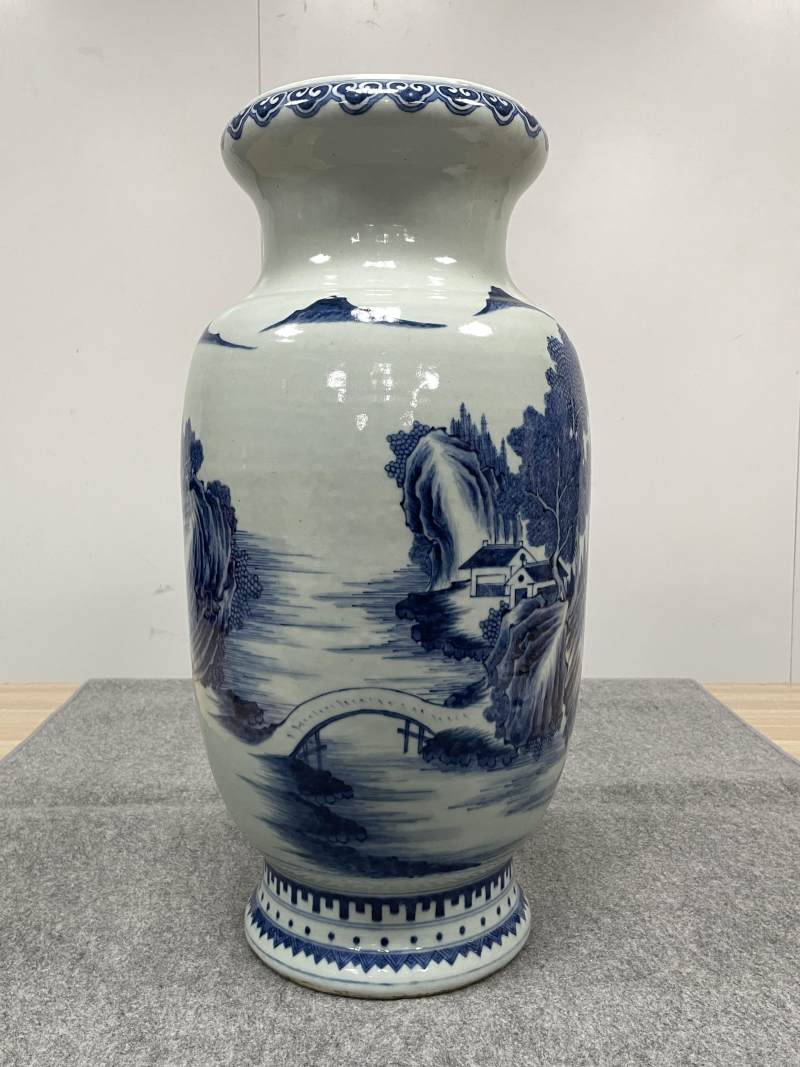 清中期 青花山水人物纹大灯笼瓶一对 - 图4