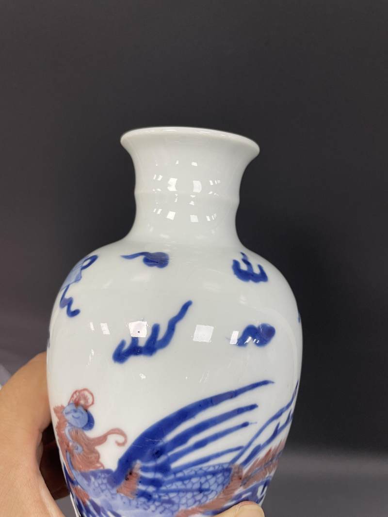 清康熙 青花釉里红云凤纹观音瓶 - 图12