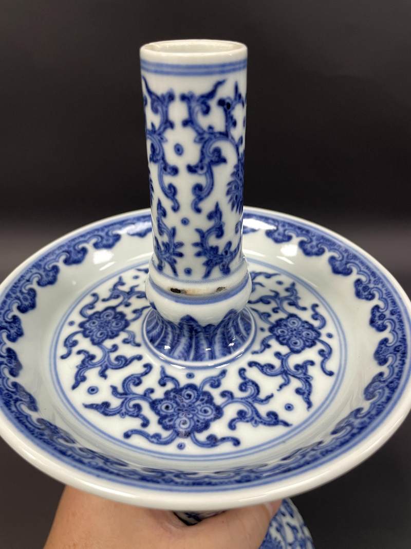 清乾隆 唐英风格青花缠枝莲纹烛台 - 图10