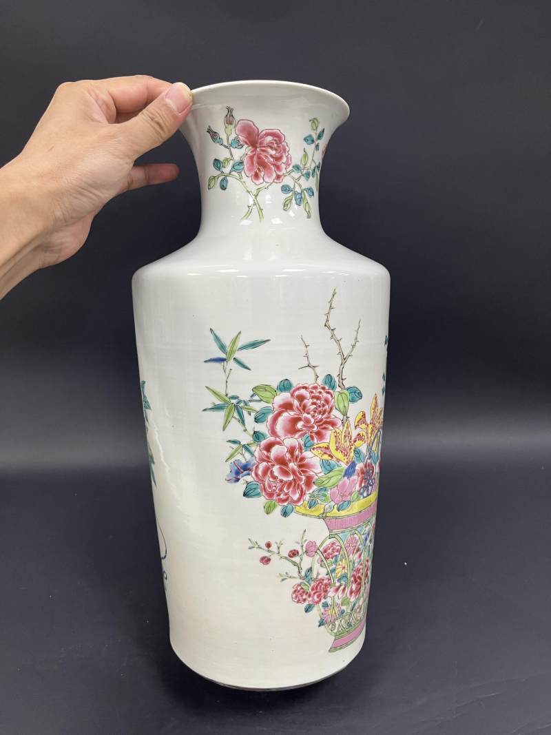 清雍正 粉彩篮花图棒槌瓶 - 图2