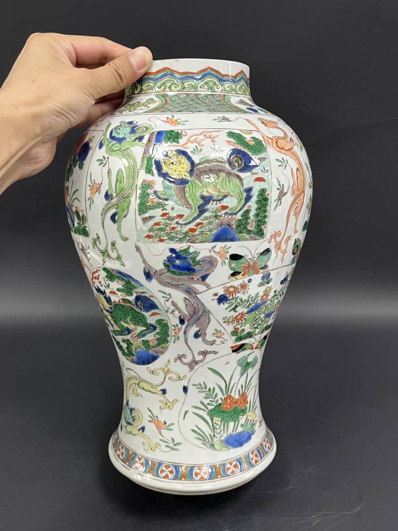 清康熙 五彩瑞兽花蝶纹将军罐一对 - 图35