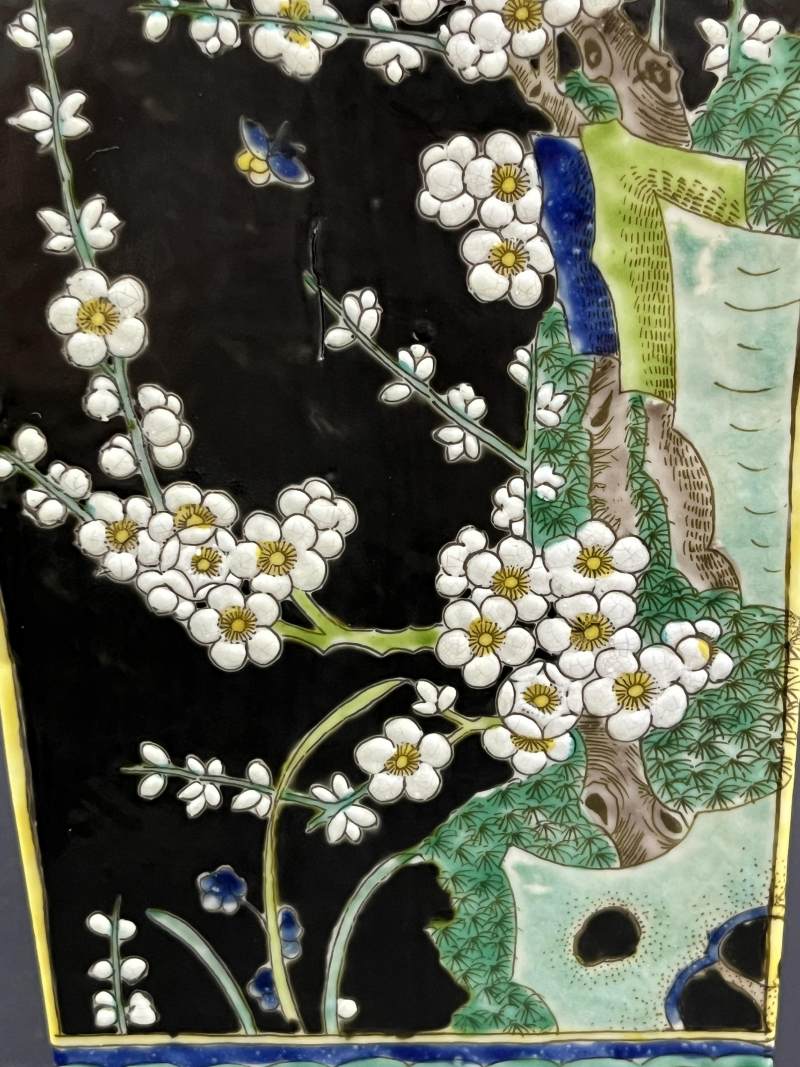 清晚期 墨地素三彩四季花卉纹天圆地方瓶一对 - 图19