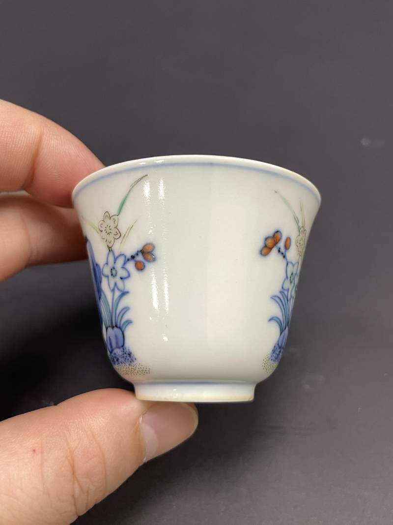 清同治 斗彩洞石水仙纹杯 - 图3