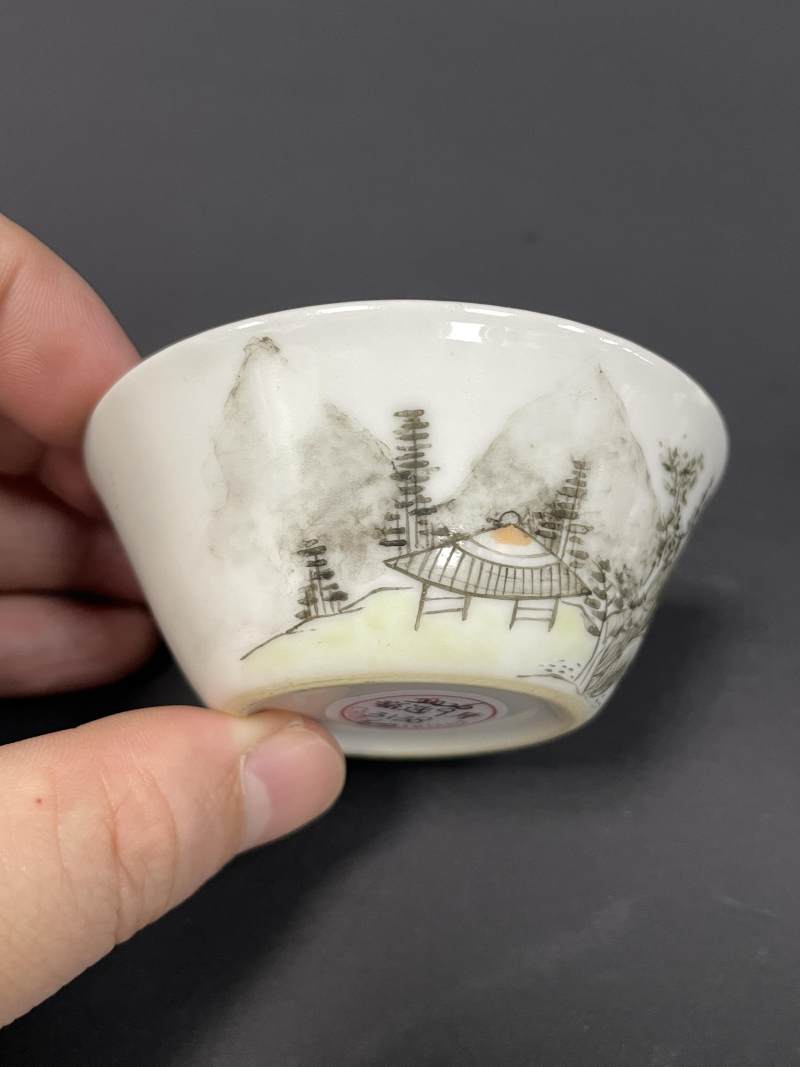 清乾隆 粉彩山水纹马蹄套杯六只 - 图23