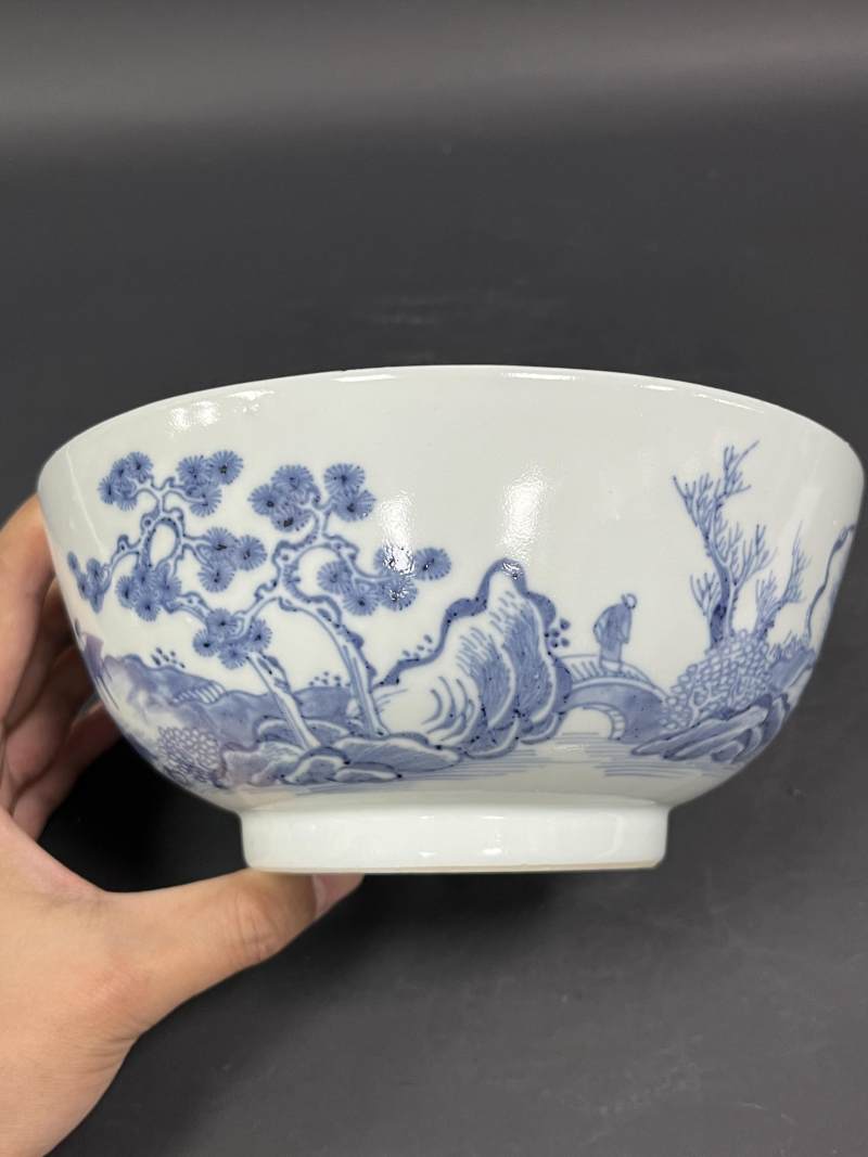 清雍正 青花山水人物纹大碗一对 - 图3