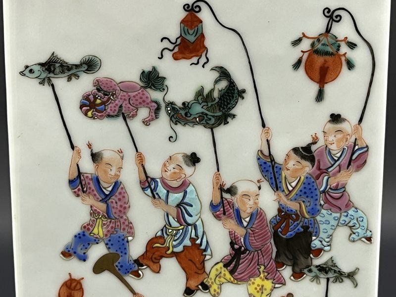民国 粉彩百子婴戏图琮式瓶 - 图14