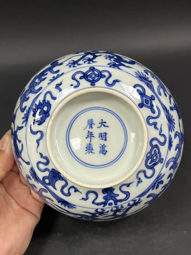 明万历 青花山海异兽图墩式碗 - 图6