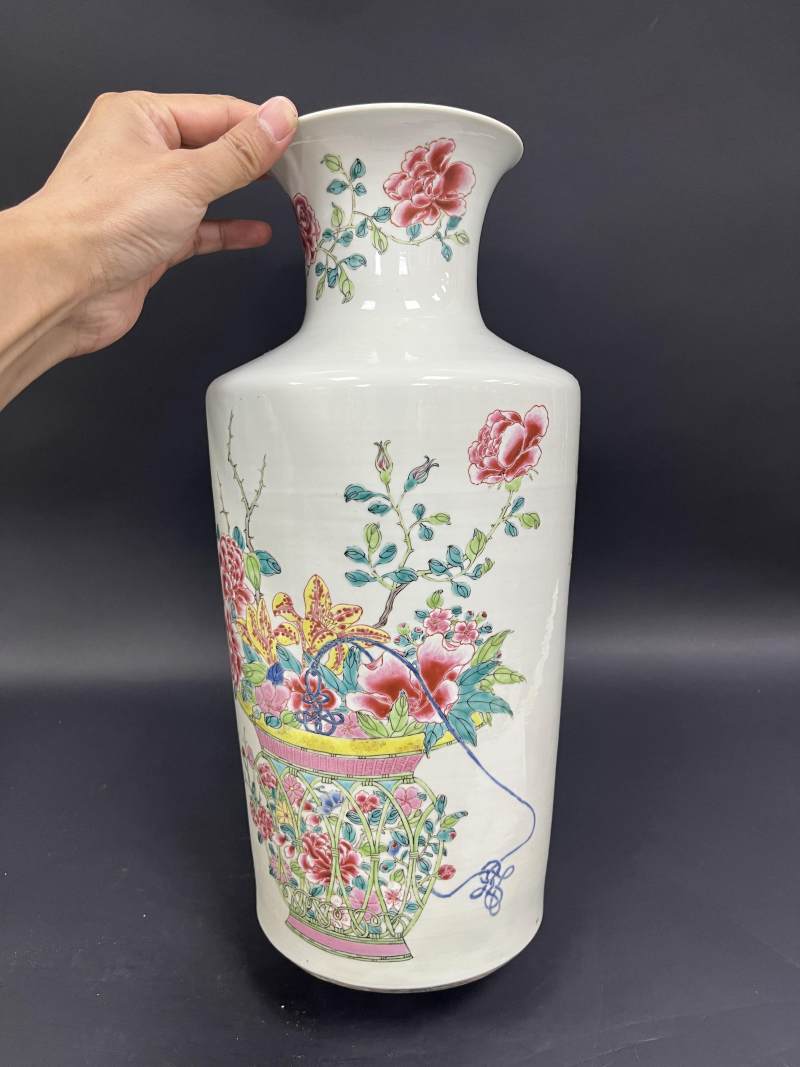 清雍正 粉彩篮花图棒槌瓶 - 图3