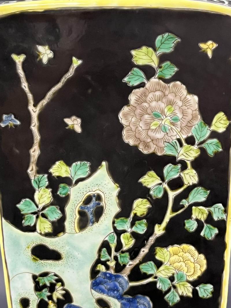 清晚期 墨地素三彩四季花卉纹天圆地方瓶一对 - 图36