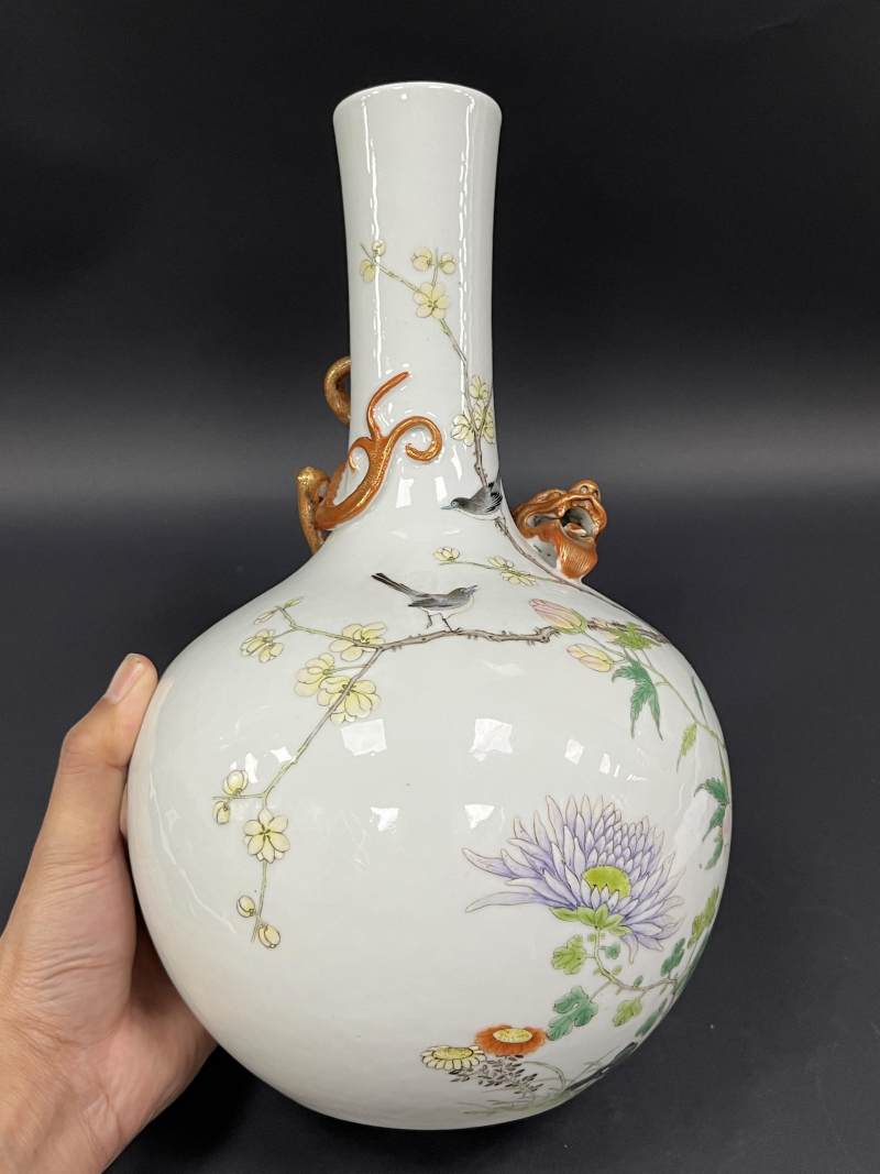 清晚期 粉彩花鸟纹蟠螭小天球瓶 - 图5