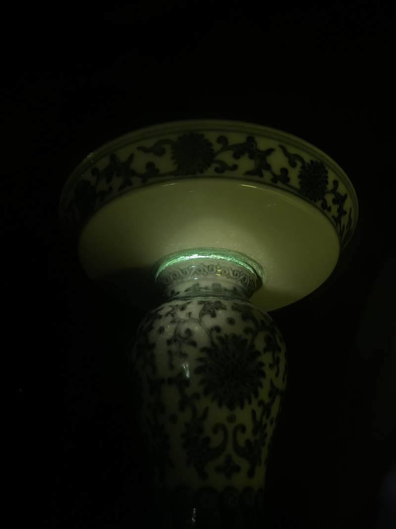 清乾隆 唐英风格青花缠枝莲纹烛台 - 图11