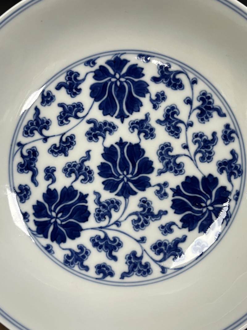 清乾隆早期 青花缠枝花卉纹盘 - 图3