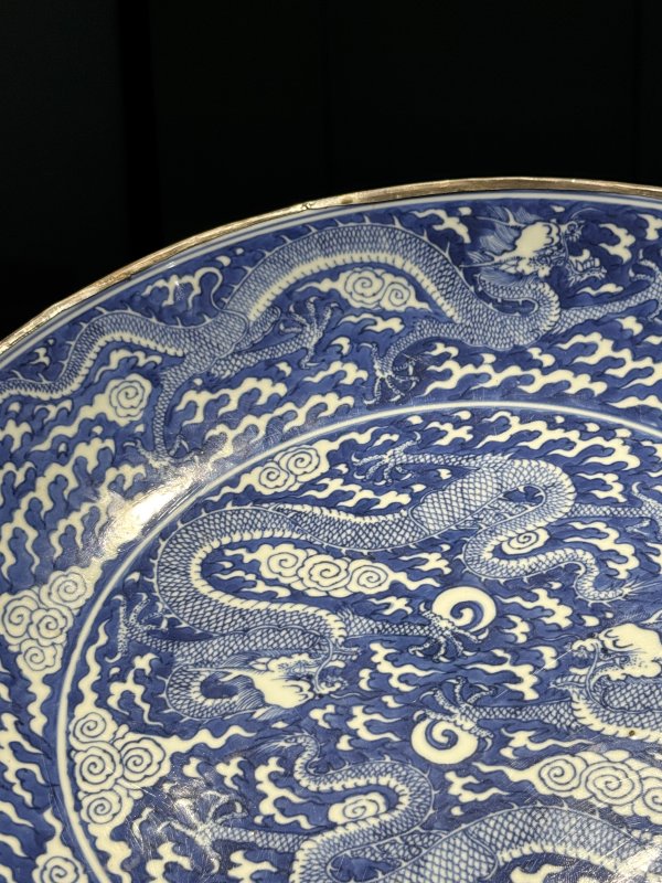 清康熙 青花留白云龙赶珠纹大盘 - 图10