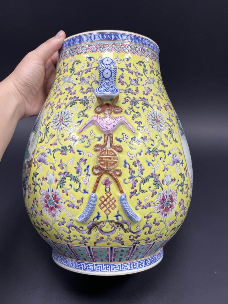 清晚期 黄地粉彩缠枝花卉开光山水人物纹福寿如意耳尊 - 图5