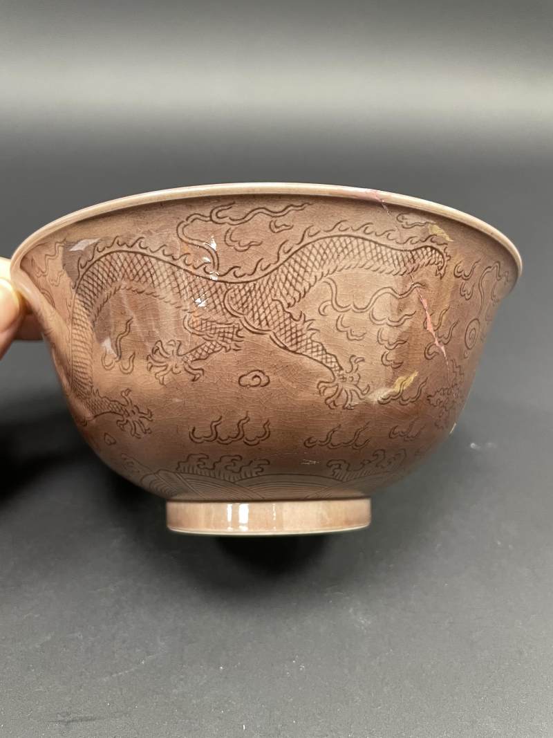 清道光 茄皮紫釉暗刻云龙纹碗 - 图3