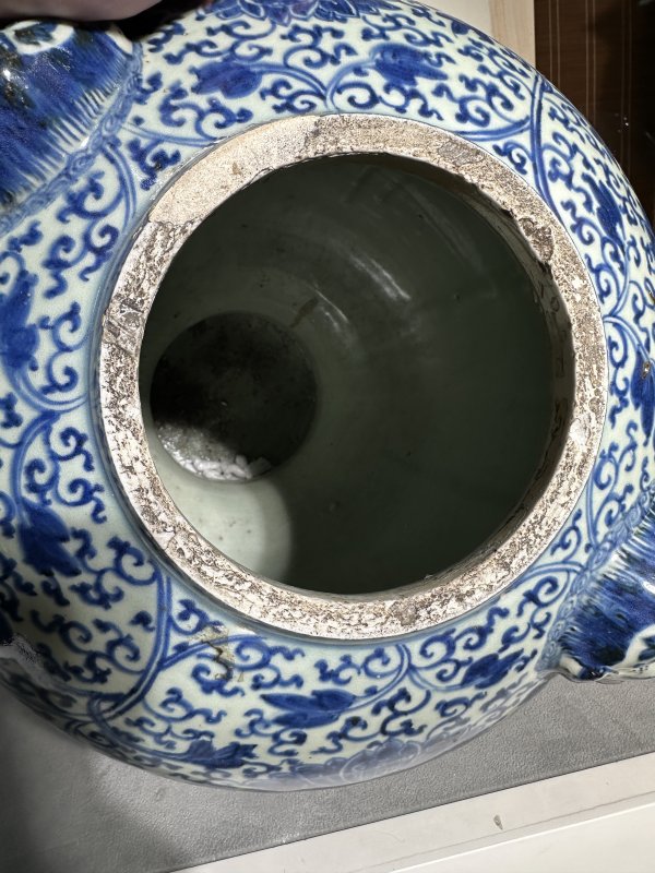 清乾隆 青花缠枝莲纹铺首尊 - 图12