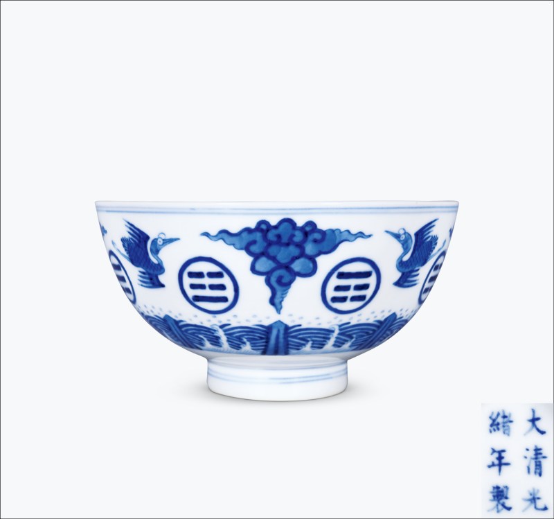 清光绪 青花云鹤八卦纹碗 - 图1