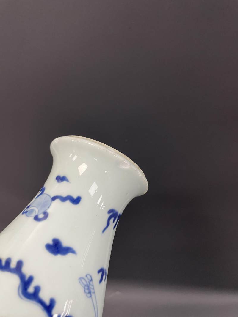 清康熙 青花釉里红云凤纹观音瓶 - 图14
