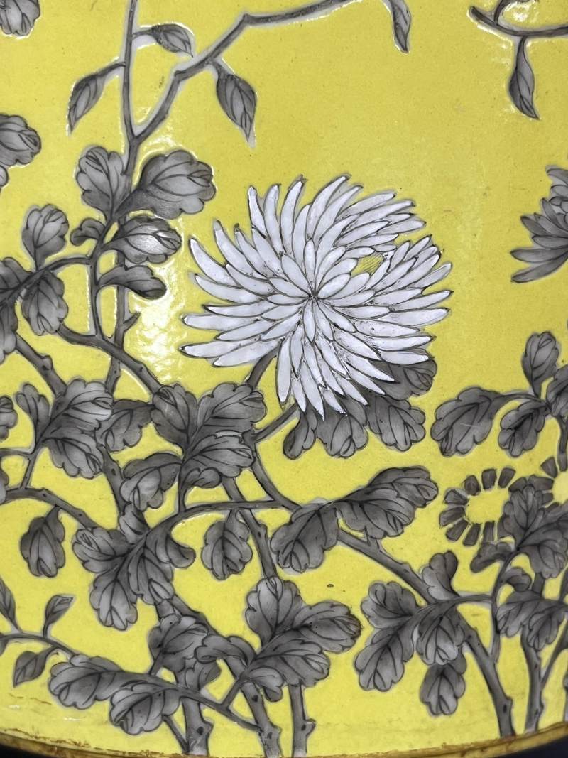 清晚期 黄地墨彩菊花纹花盆带奁一对 - 图10