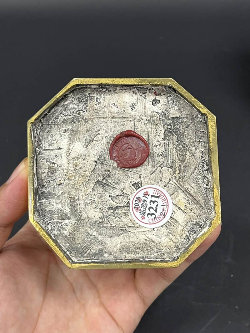 清乾隆 珊瑚红釉描金花卉开光粉彩婴戏图蝶耳尊一对 - 图19