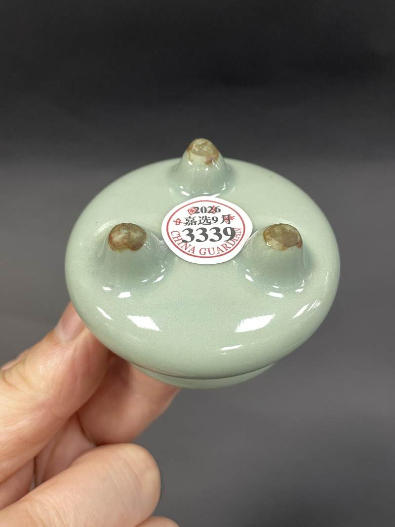 清乾隆 青釉小朝天耳炉 - 图9