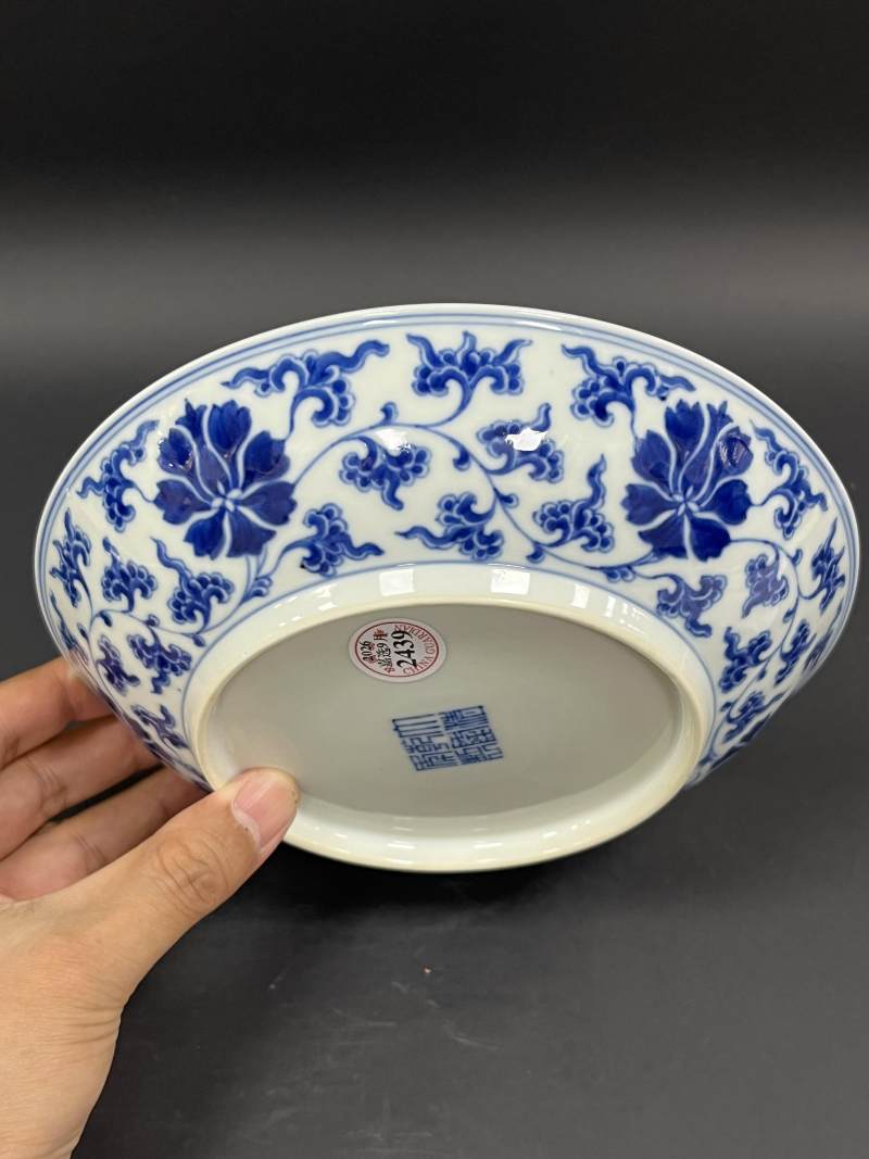 清乾隆早期 青花缠枝花卉纹盘 - 图5