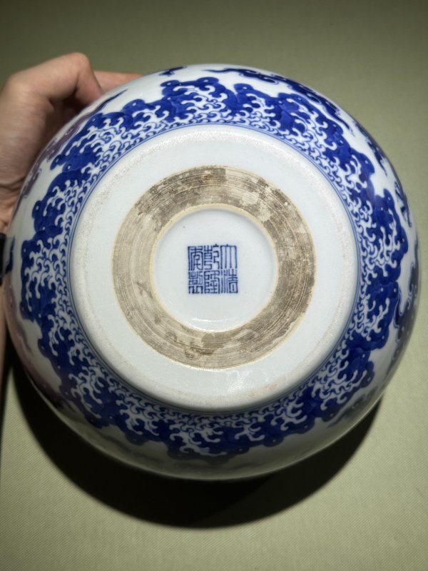 清乾隆 青花云龙纹案缸 - 图21