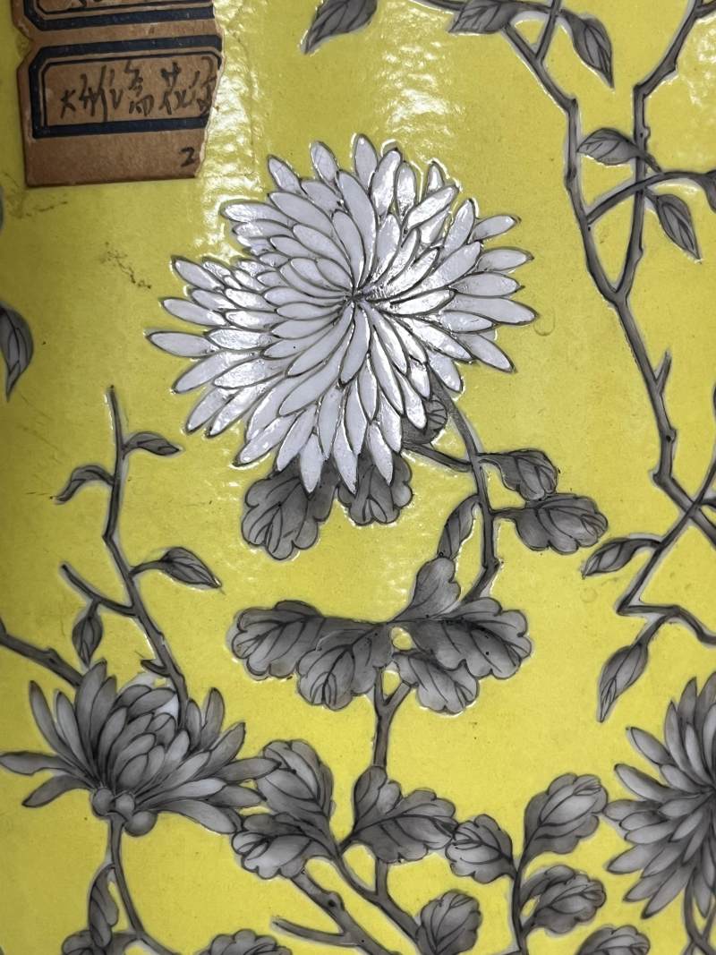 清晚期 黄地墨彩菊花纹花盆带奁一对 - 图11