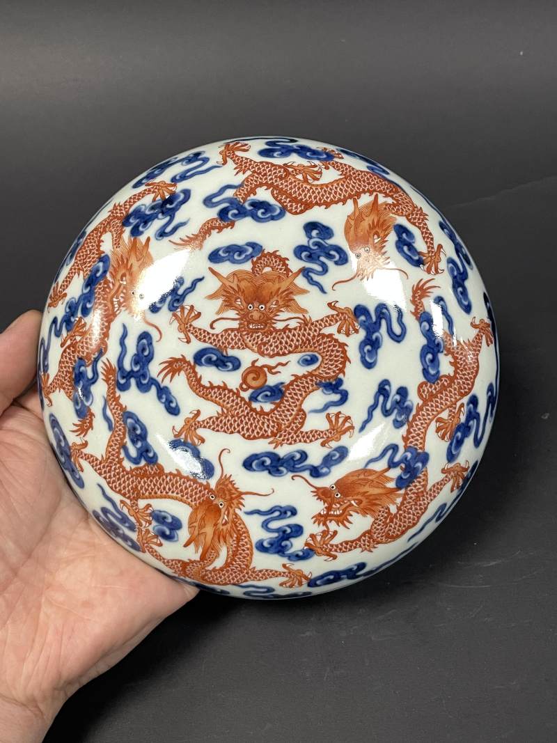 清嘉庆 青花矾红九龙图大印盒 - 图4