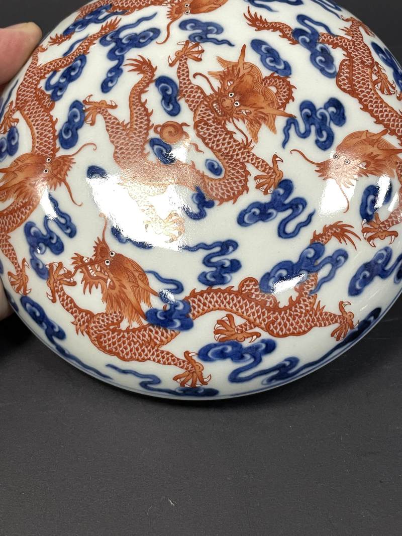 清嘉庆 青花矾红九龙图大印盒 - 图5