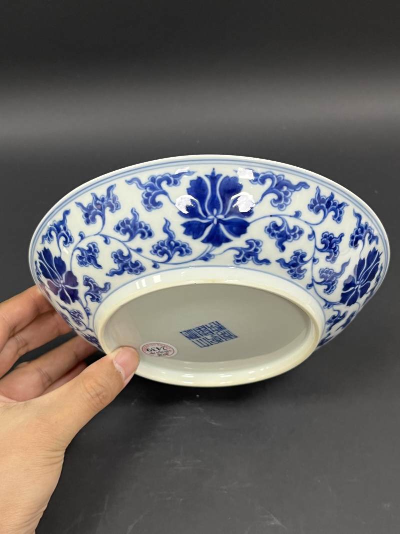 清乾隆早期 青花缠枝花卉纹盘 - 图6