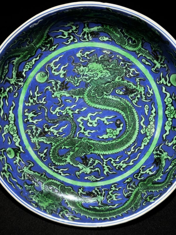 清康熙 青花地绿彩龙纹大盘 - 图13