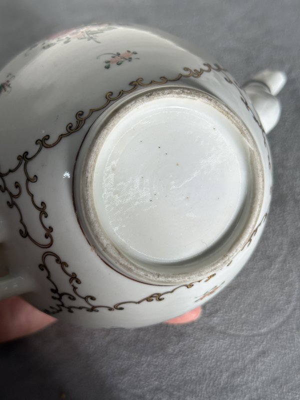 清乾隆 粉彩花卉描金茶壶 - 图11