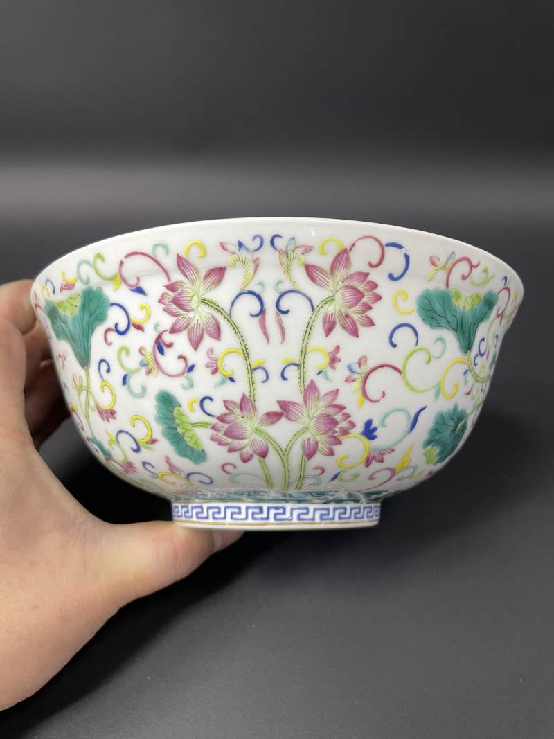 清光绪 内青花外粉彩荷塘图大碗 - 图5