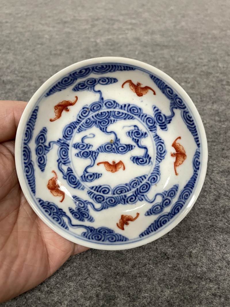 清光绪 青花矾红洪福齐天图杯、碗、盖碗、盘、匙八十三只 - 图71