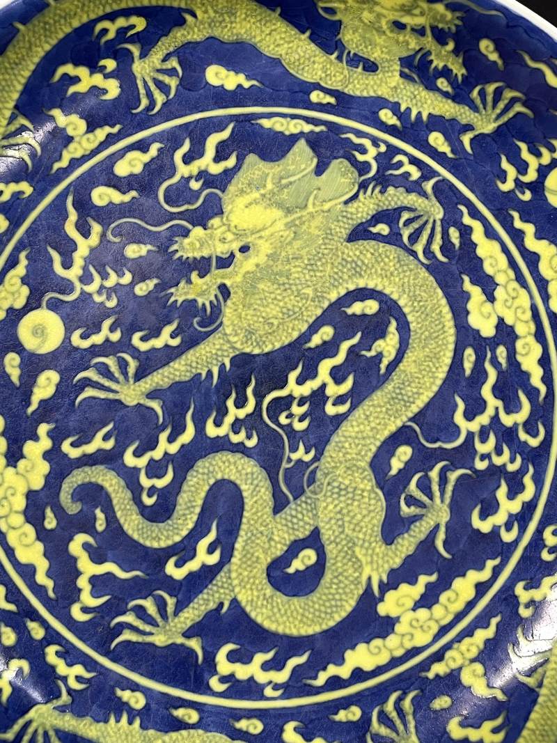 清乾隆 青花地黄彩云龙纹大盘 - 图5