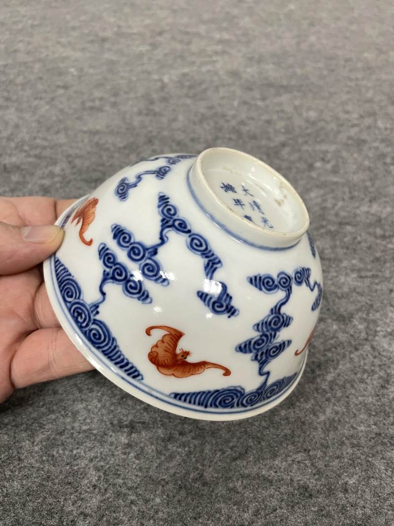 清光绪 青花矾红洪福齐天图杯、碗、盖碗、盘、匙八十三只 - 图30