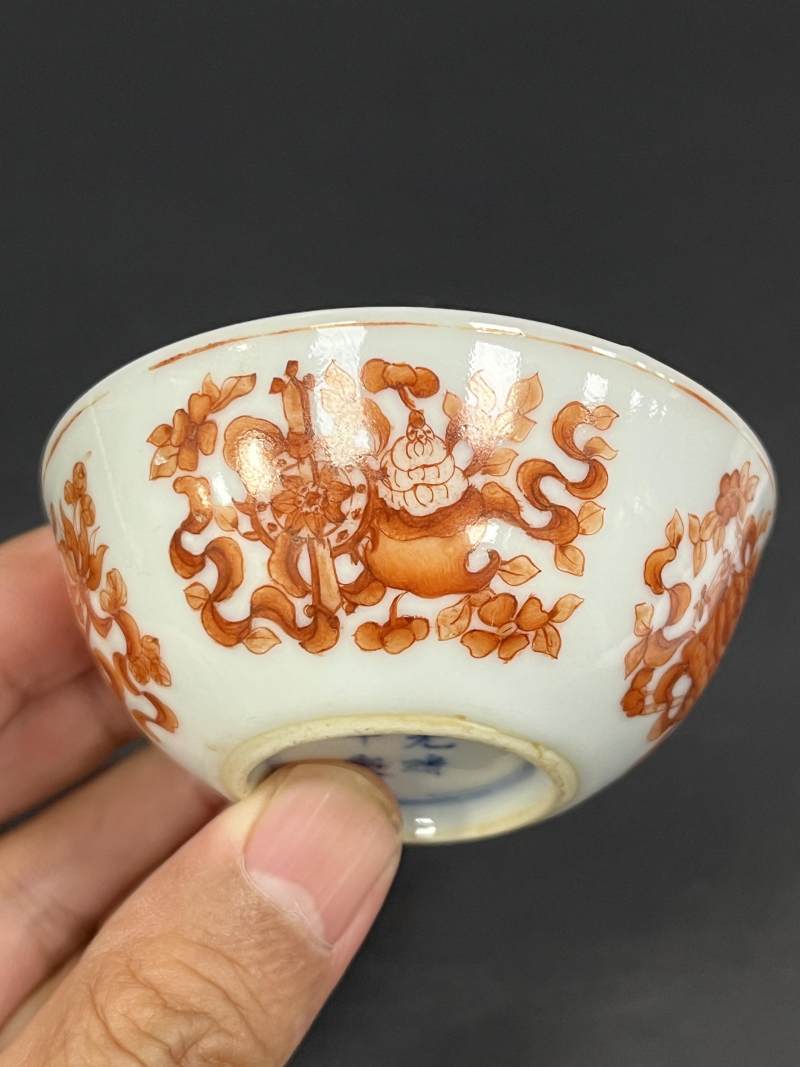 清光绪 矾红八宝纹卧足杯 - 图3