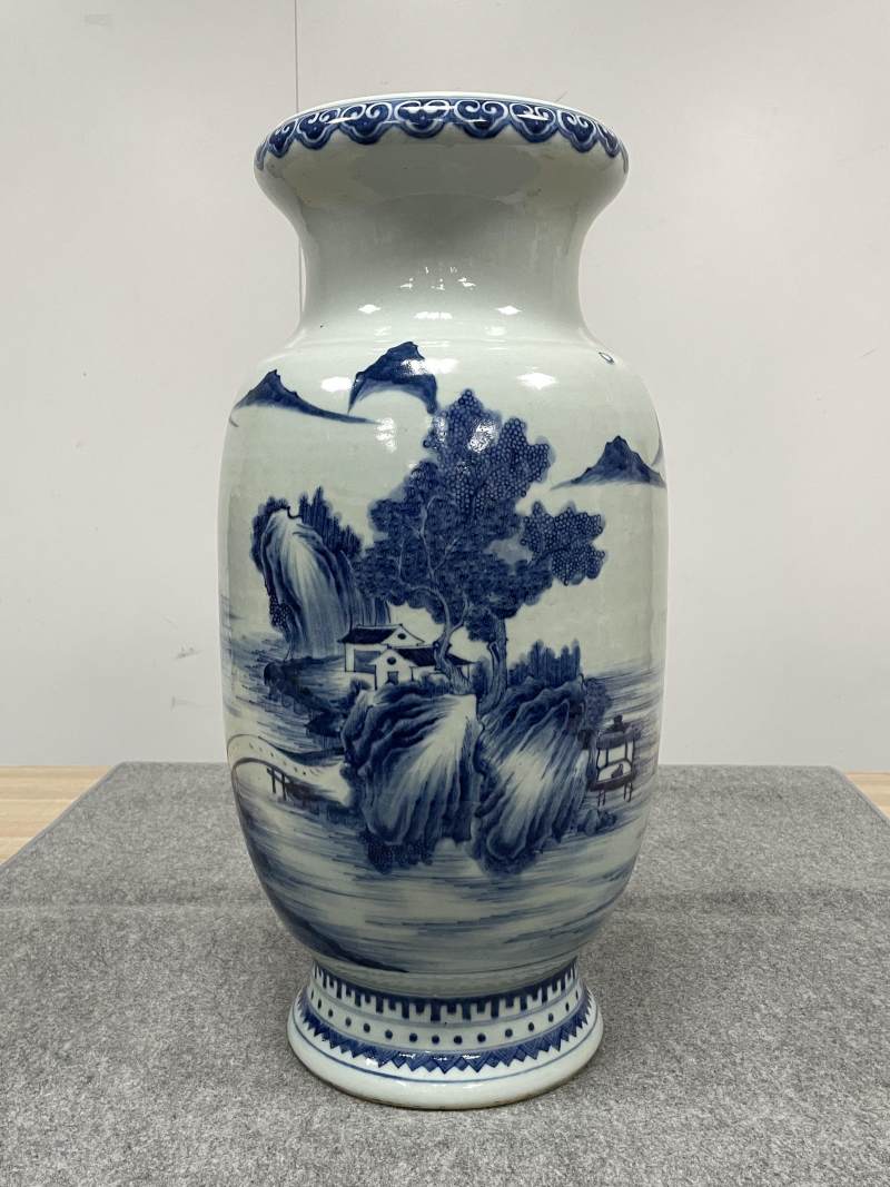 清中期 青花山水人物纹大灯笼瓶一对 - 图17