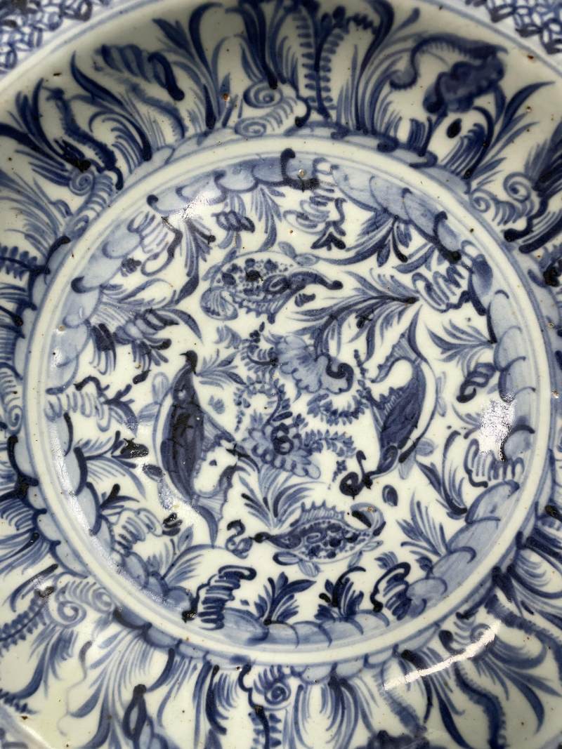 明中期 青花鱼藻纹花口折沿大盘 - 图7