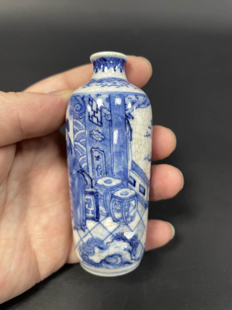 清中期 浆胎青花张敞画眉图烟壶 - 图3