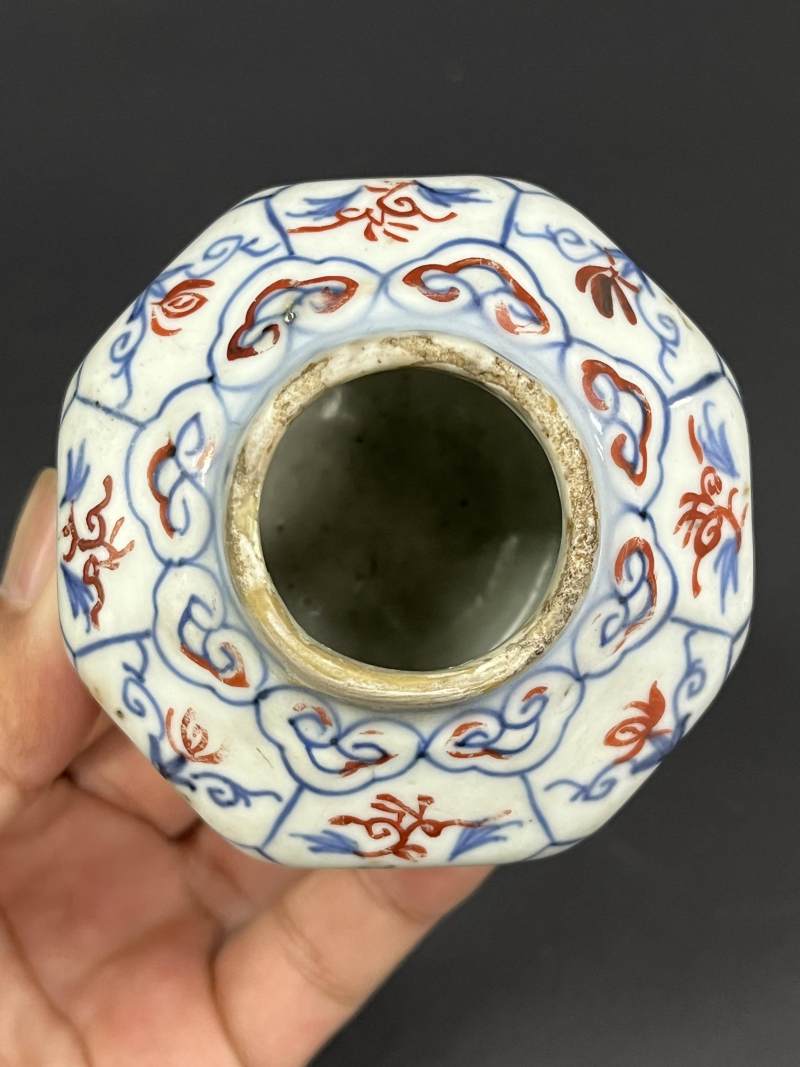 明天启五年（1625年） 青花矾红花卉纹八方小罐 - 图5