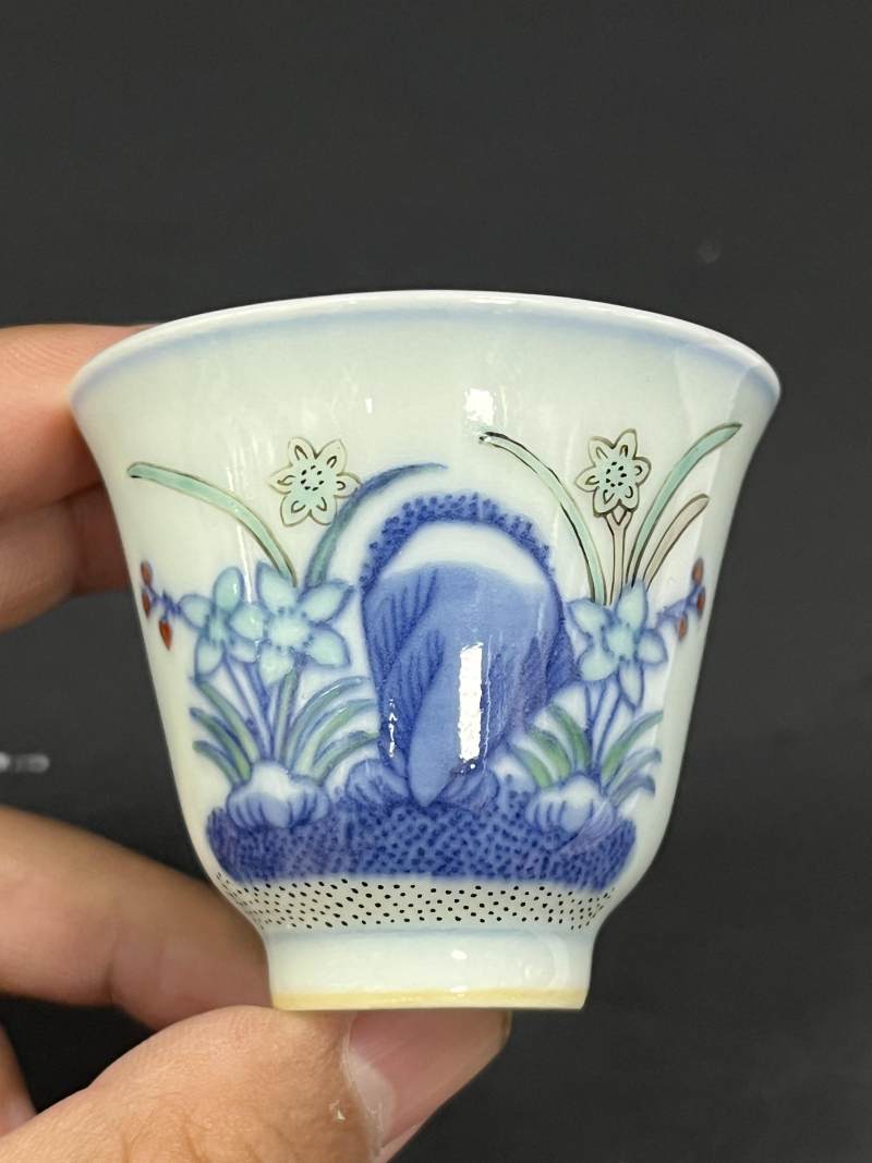 清晚期 斗彩洞石水仙纹杯 - 图3