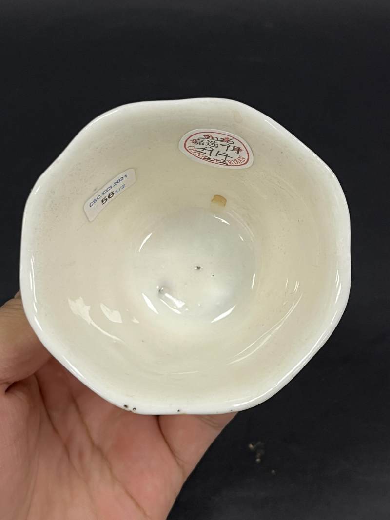清 德化窑白釉梅花纹花口杯一对 - 图9