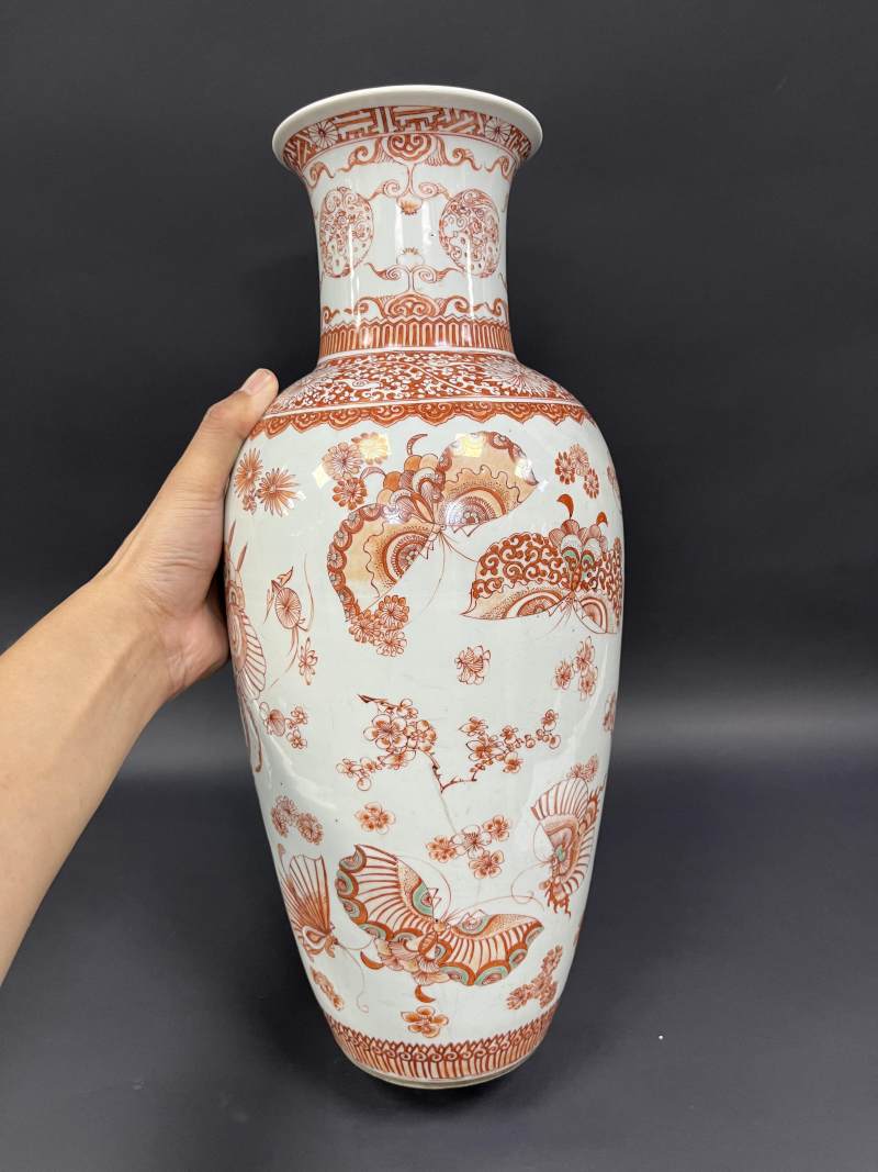 清康熙 红绿彩花蝶纹观音瓶 - 图4
