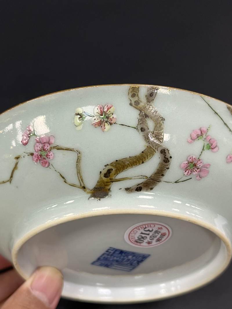 清乾隆 青釉粉彩过枝梅花纹盘 - 图11